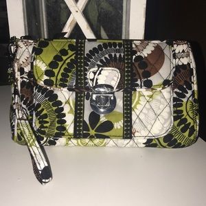 Vera Bradley coccoa moss push lock wristlet